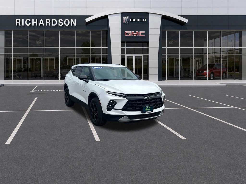 Used 2024 Summit White Chevrolet 2LT image 7