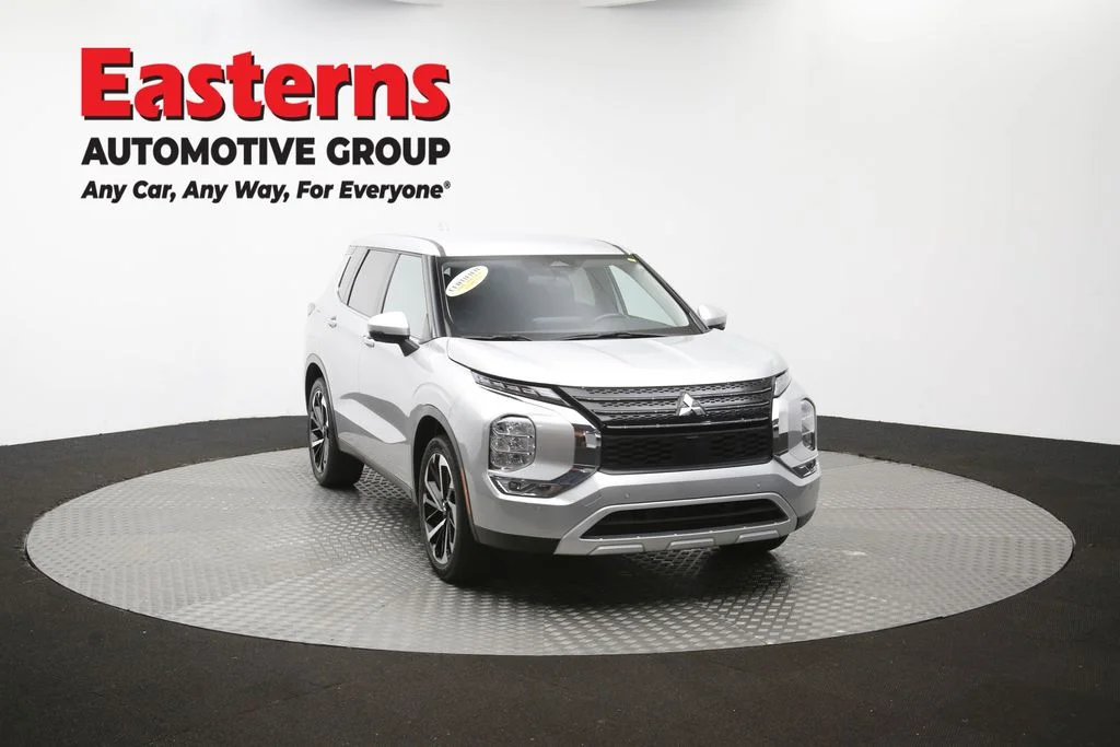 Used 2024 Silver Mitsubishi SE image 51