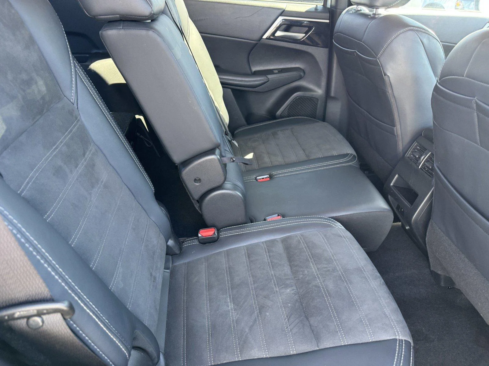 Used 2024  Mitsubishi SE image 10