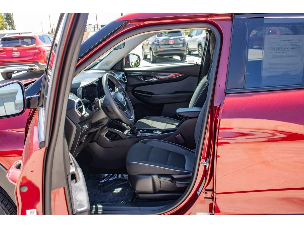 Used 2025 Crimson Metallic Chevrolet LT image 26