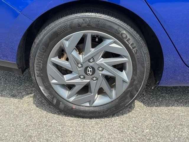 Used 2024 Blue Hyundai SEL image 5