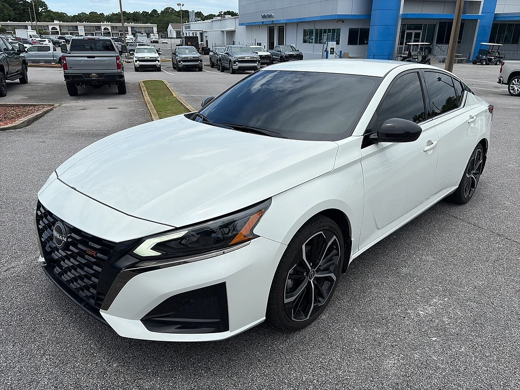 Used 2024 WHITE Nissan  image 2