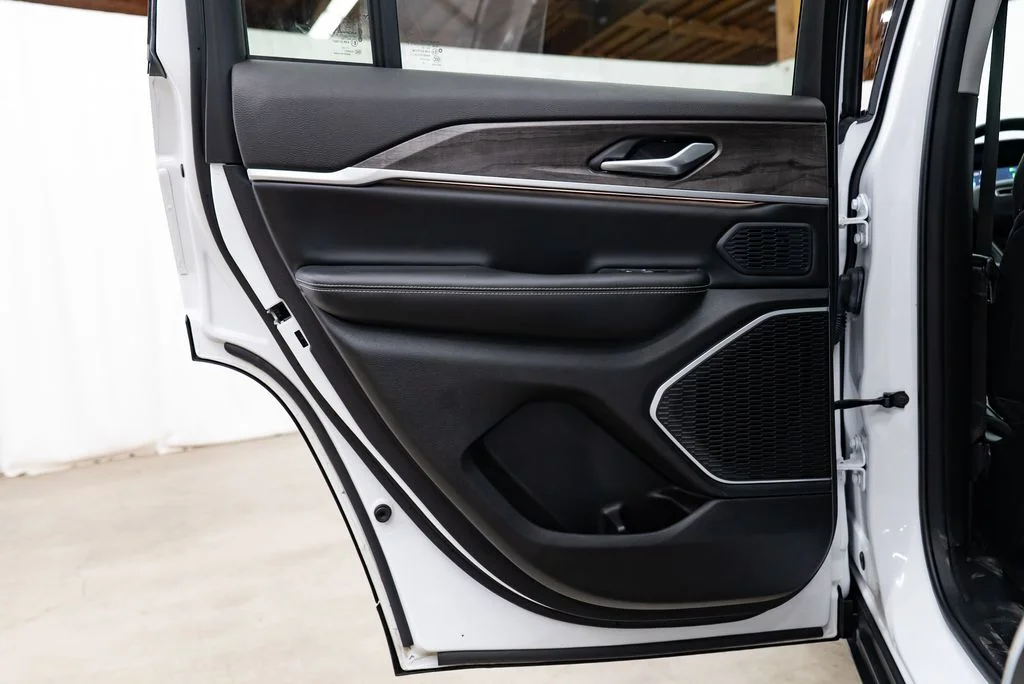 Used 2023 White Jeep 4xe image 28