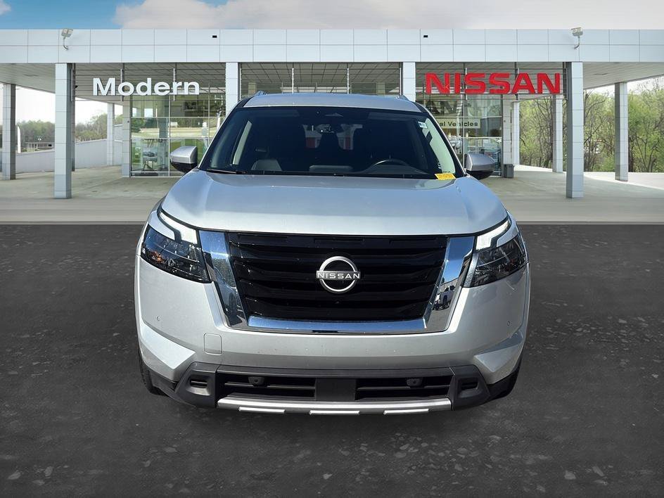 Certified Used 2025 Brilliant Silver Metallic Nissan SL image 8