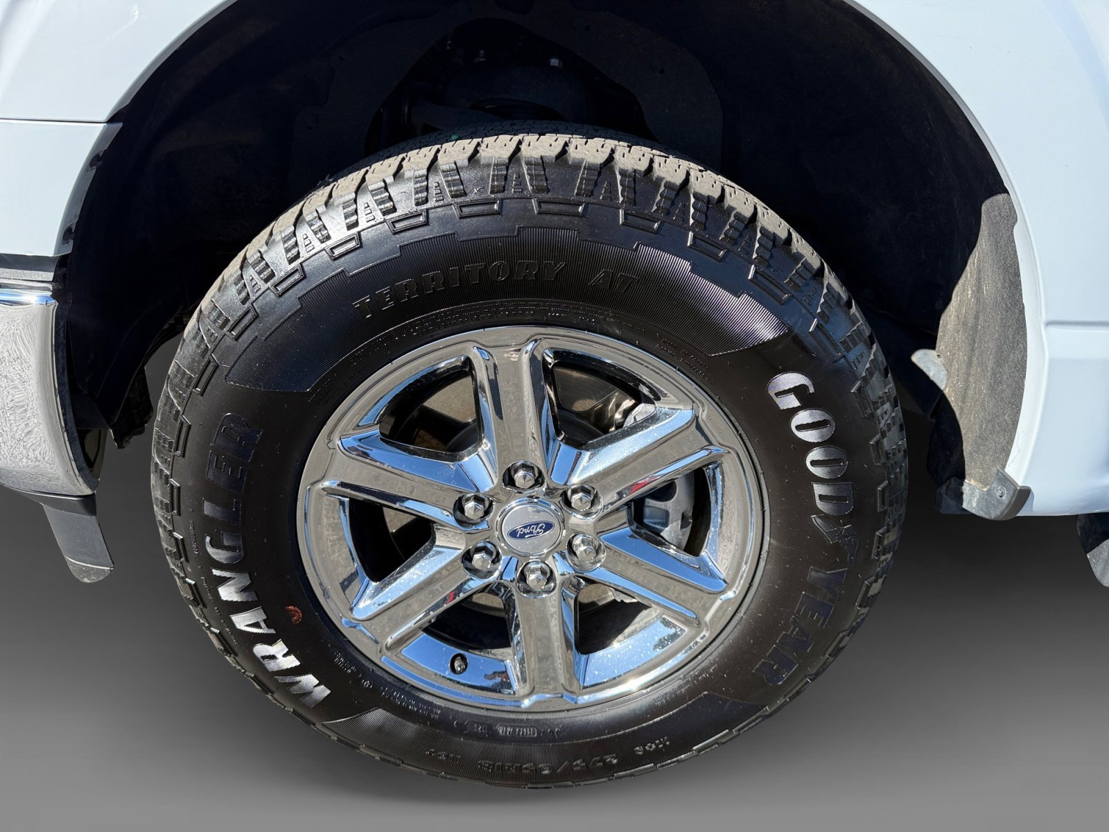 Certified Used 2025 White Metallic Ford XLT image 9