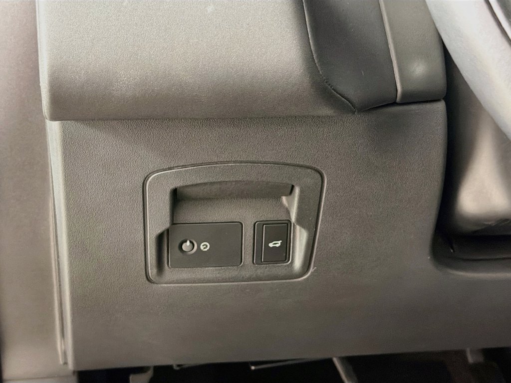 Used 2026 White Land Rover S image 10