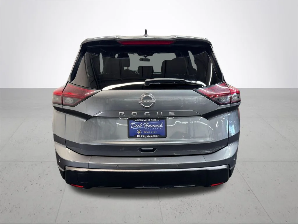 Used 2024 Gray Nissan S image 5