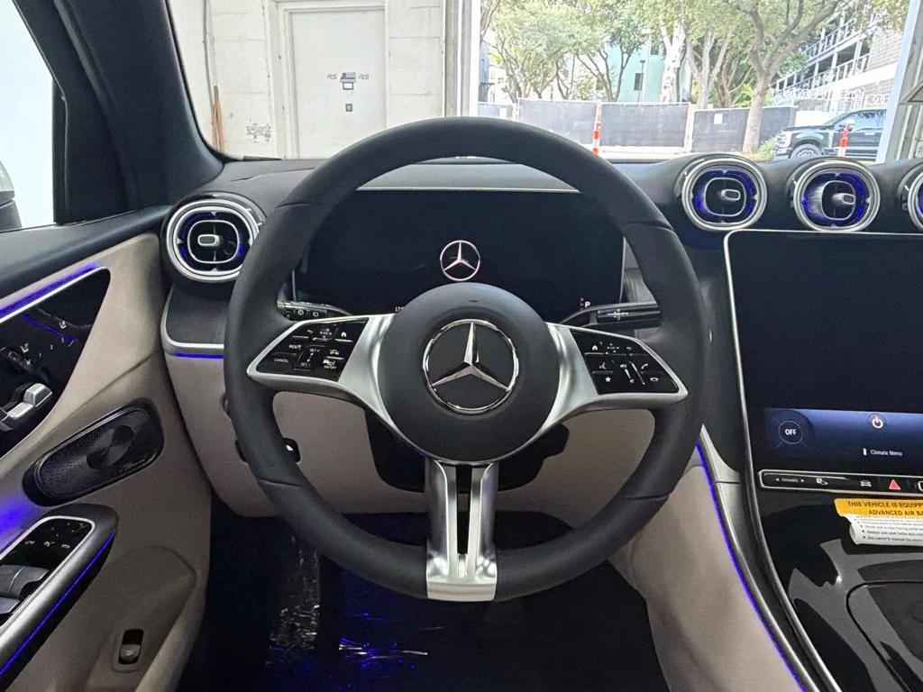 New 2027 White Mercedes-Benz GLC 300 image 22