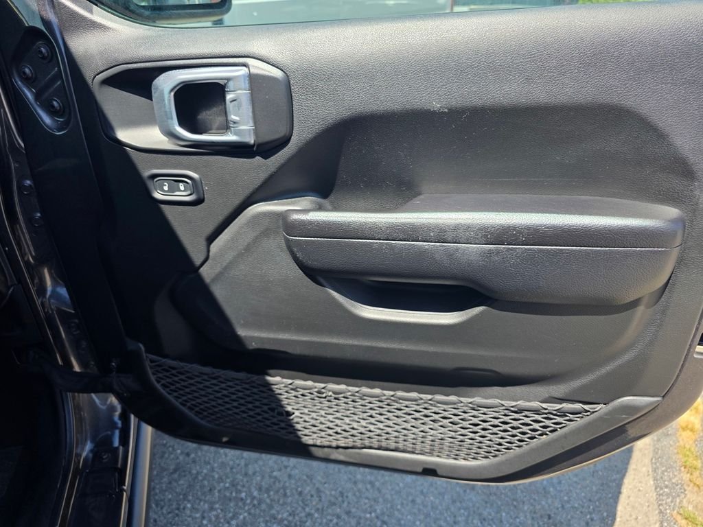 Used 2024 Gray Jeep Rubicon 4xe image 26