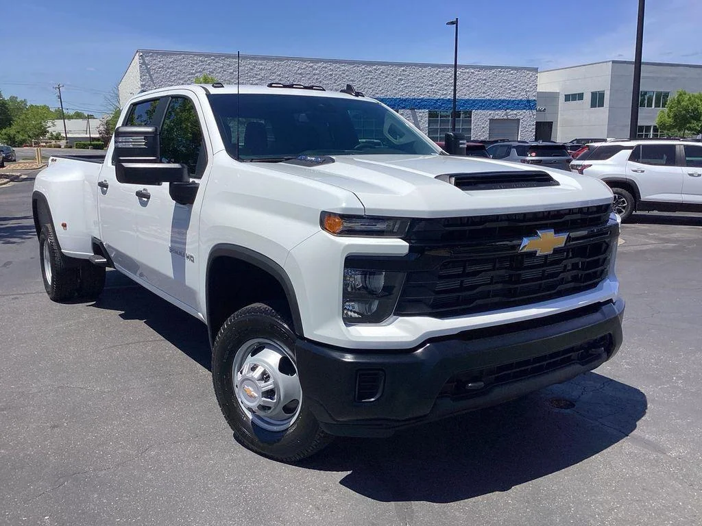 New 2026 Summit White Chevrolet Work Truck image 8