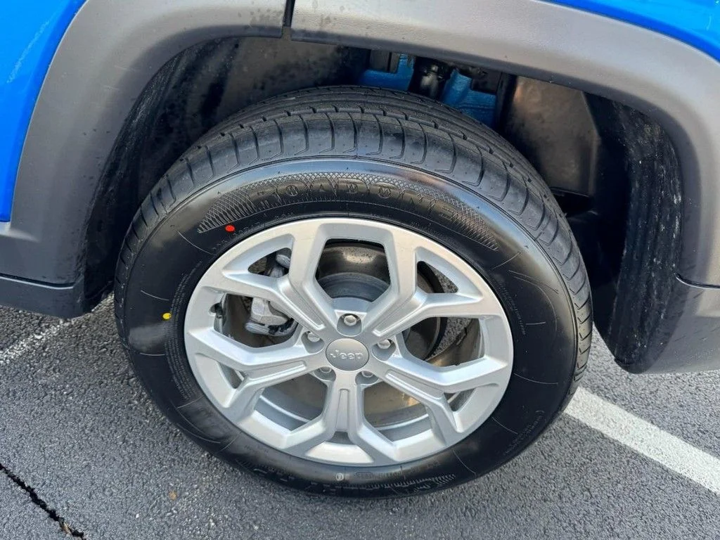 Used 2024 Blue Jeep Latitude image 7