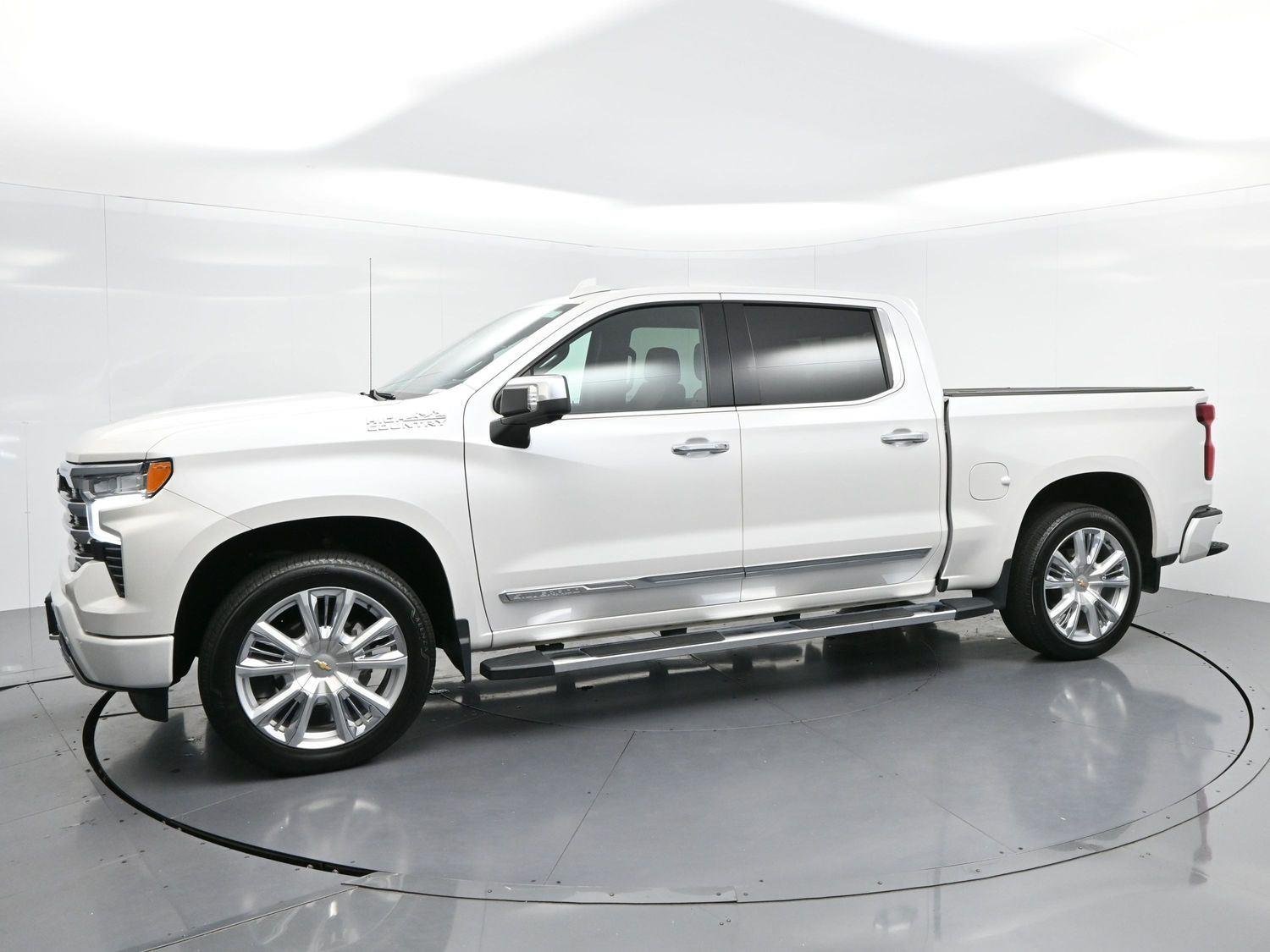 Used 2024 Iridescent Pearl Tricoat Chevrolet High Country image 4