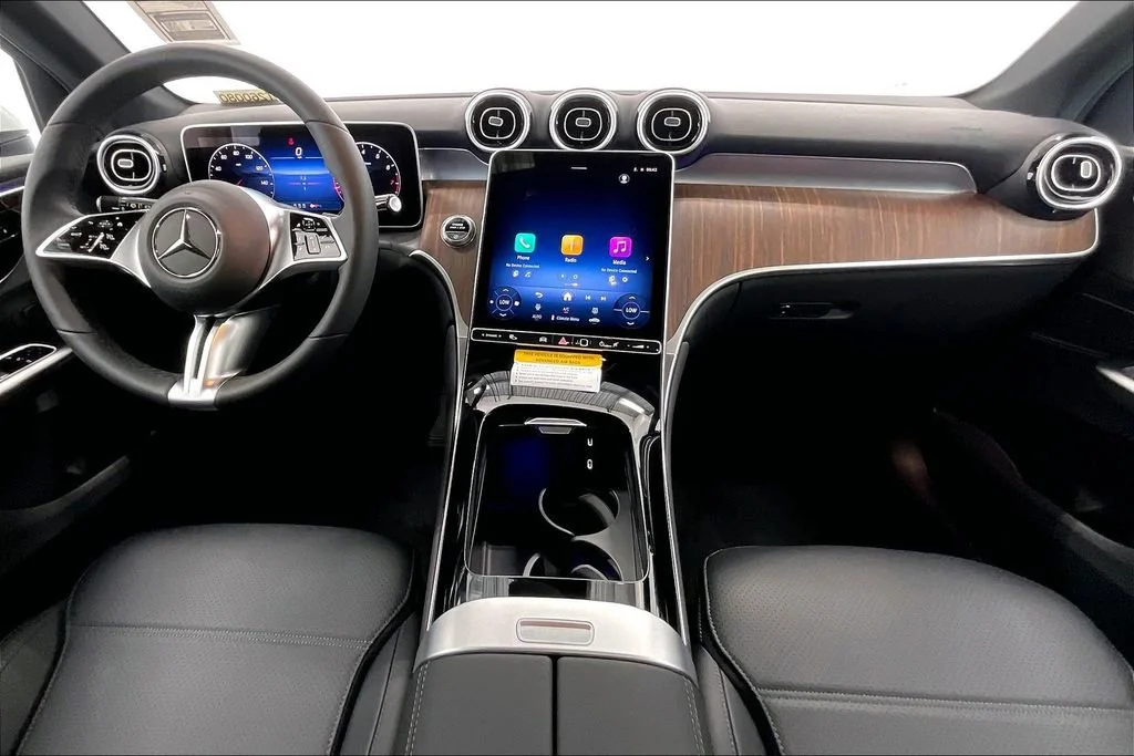 New 2026 Polar White Mercedes-Benz GLC 300 image 17