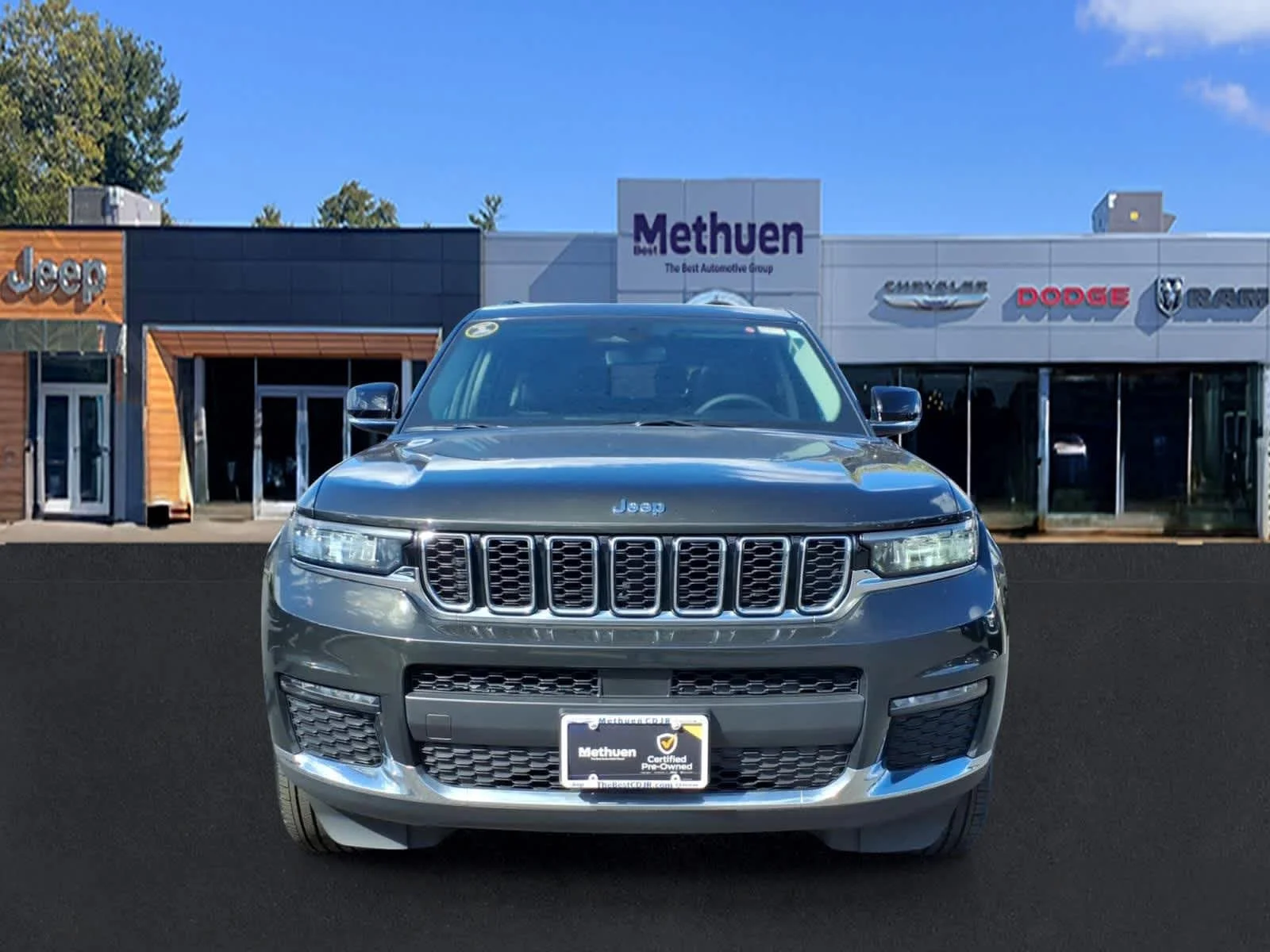Used 2023 Rocky Mountain Pearlcoat Jeep Limited image 11
