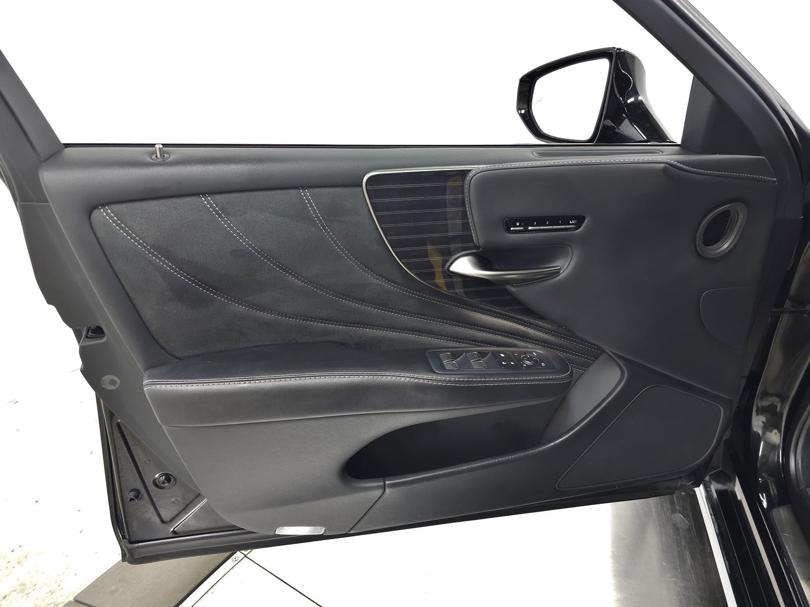 Used 2019 Caviar 223 Lexus  image 15