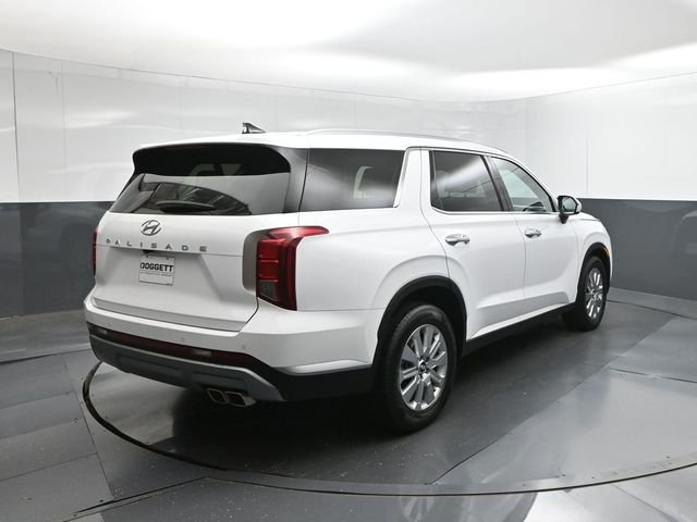 Used 2025 White Hyundai SEL image 11