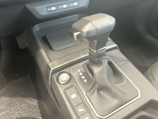 New 2027 Snow White Pearl / Black Roof Kia X-Line image 22