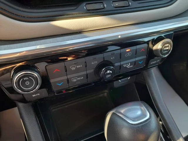 Used 2024 White Jeep Limited image 24