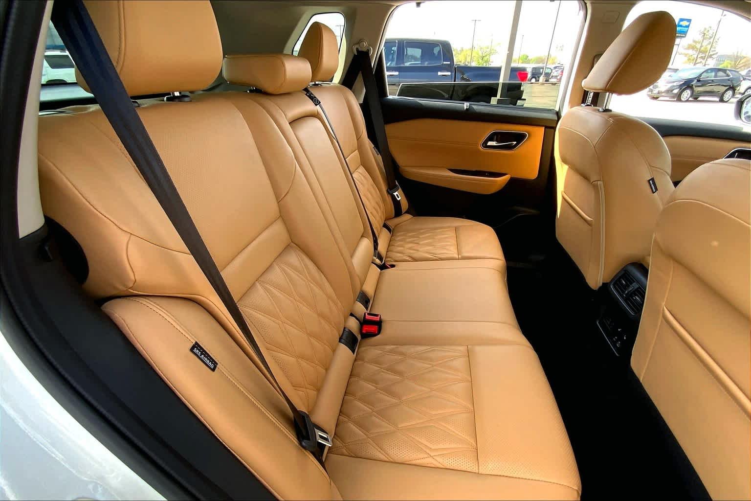 Used 2022 Pearl White Tricoat Nissan Platinum image 17