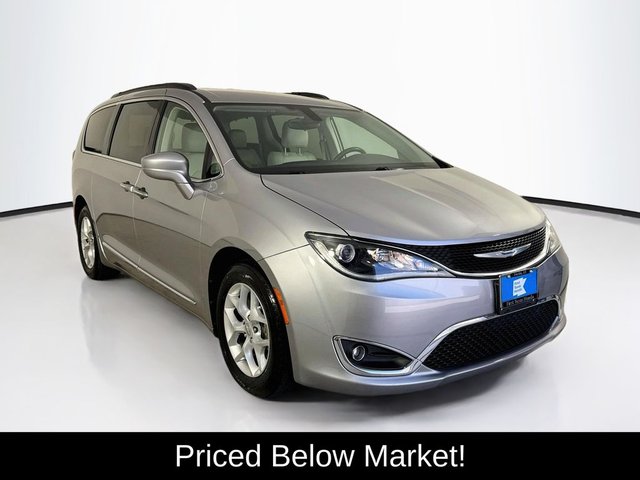 Pre-Owned 2017 Chrysler Pacifica Touring L