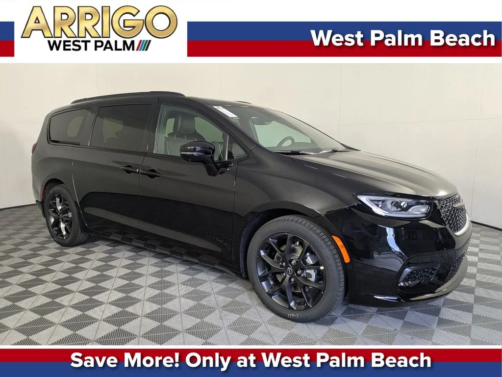 2026 Chrysler Pacifica Limited's photo