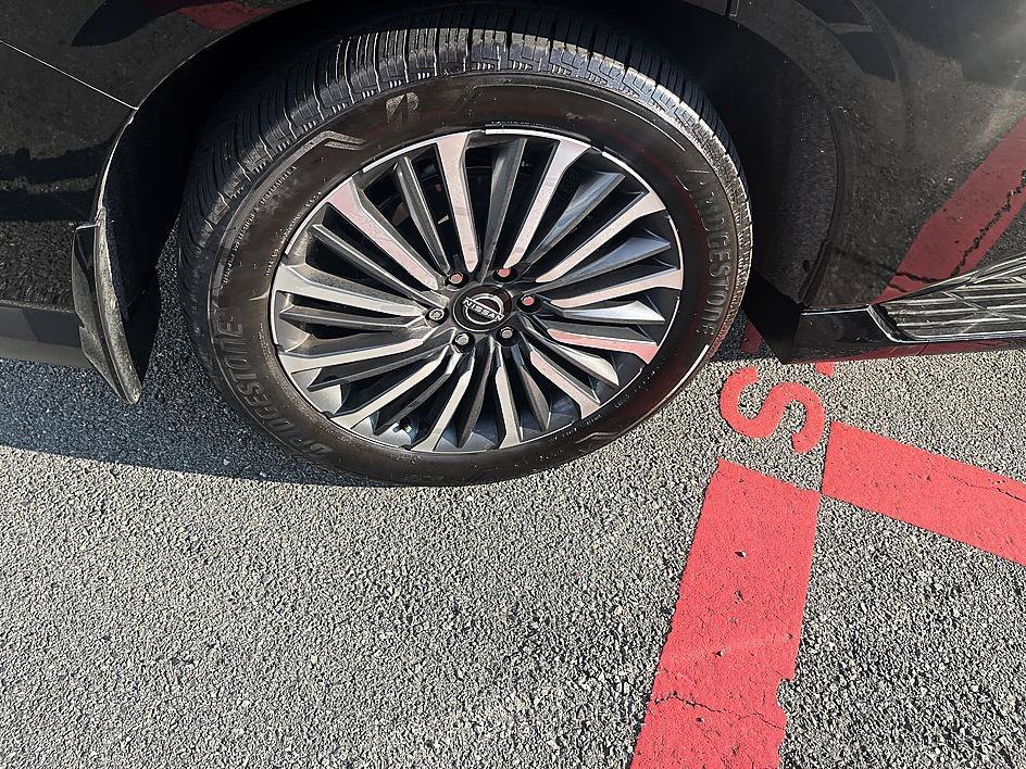 Used 2025 Super Black Nissan Platinum Reserve image 12