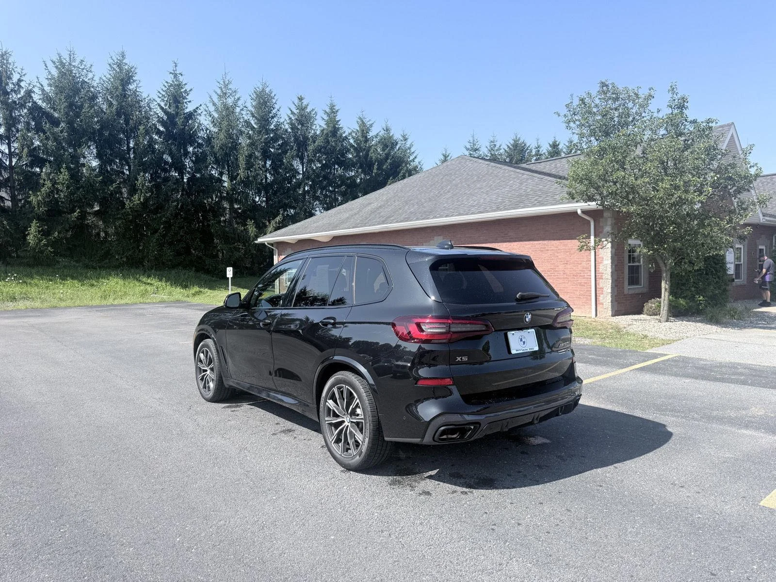 Used 2022 Black Sapphire Metallic BMW M50i image 3