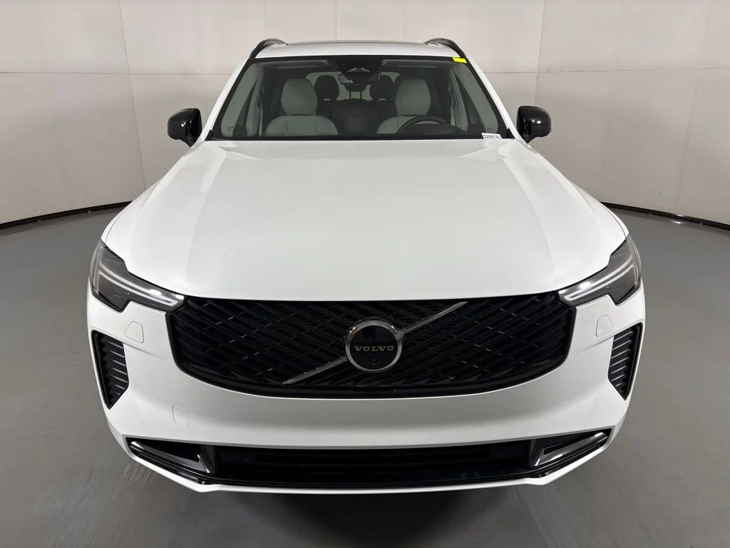 New 2026 Crystal White Volvo Ultra image 3