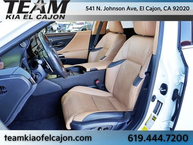 Used 2024 White Lexus 300h Ultra Luxury image 16