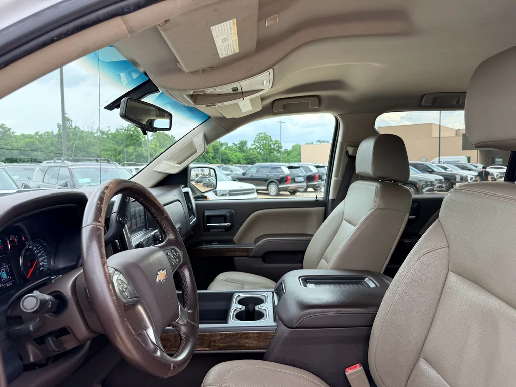 Used 2018 Summit White Chevrolet LT image 8