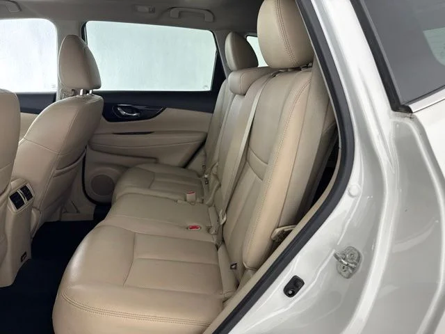 Used 2020 White Nissan SL image 25