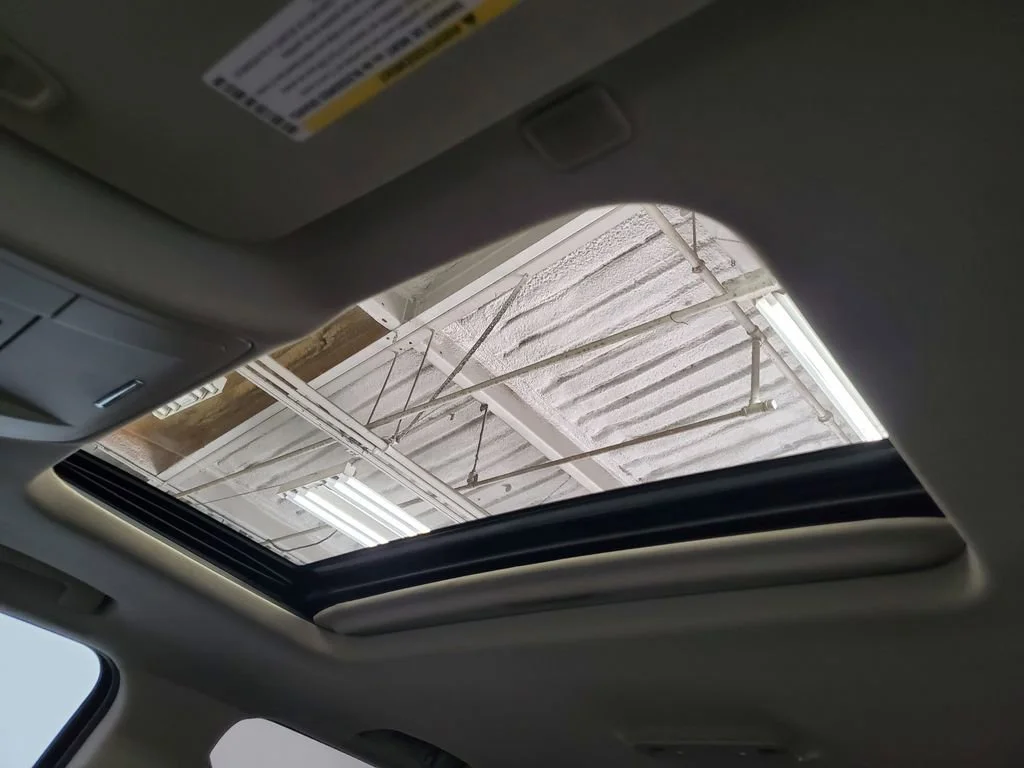 Used 2018 IRIDESCENT PEARL TRICOAT Chevrolet LTZ image 30