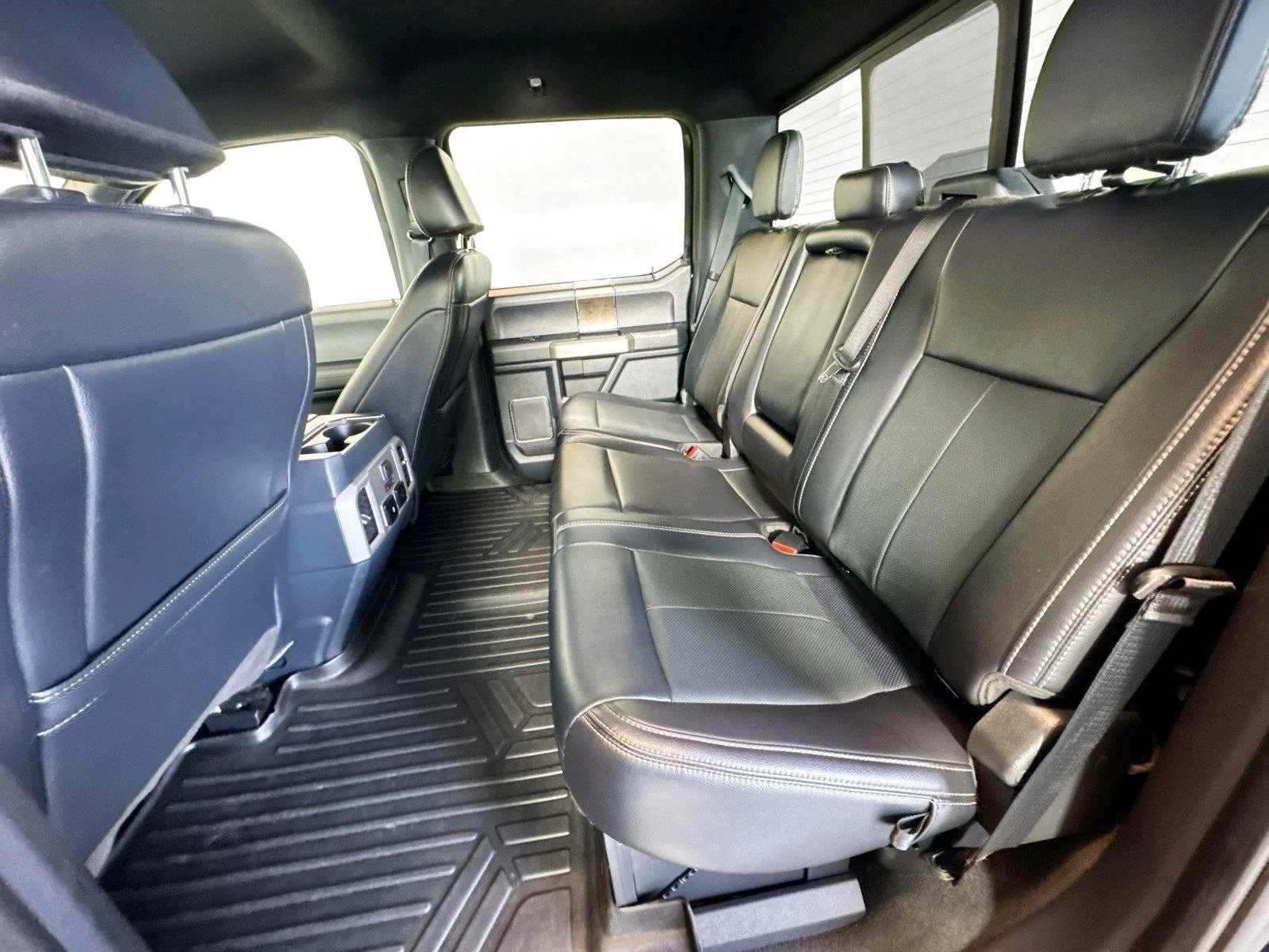 Used 2022 Antimatter Blue Metallic Ford LARIAT image 19