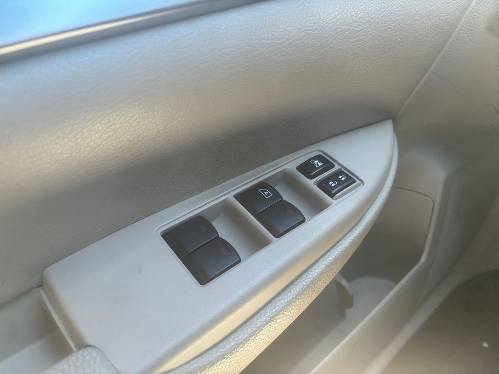 Used 2010 Green Subaru 2.5i Premium image 20