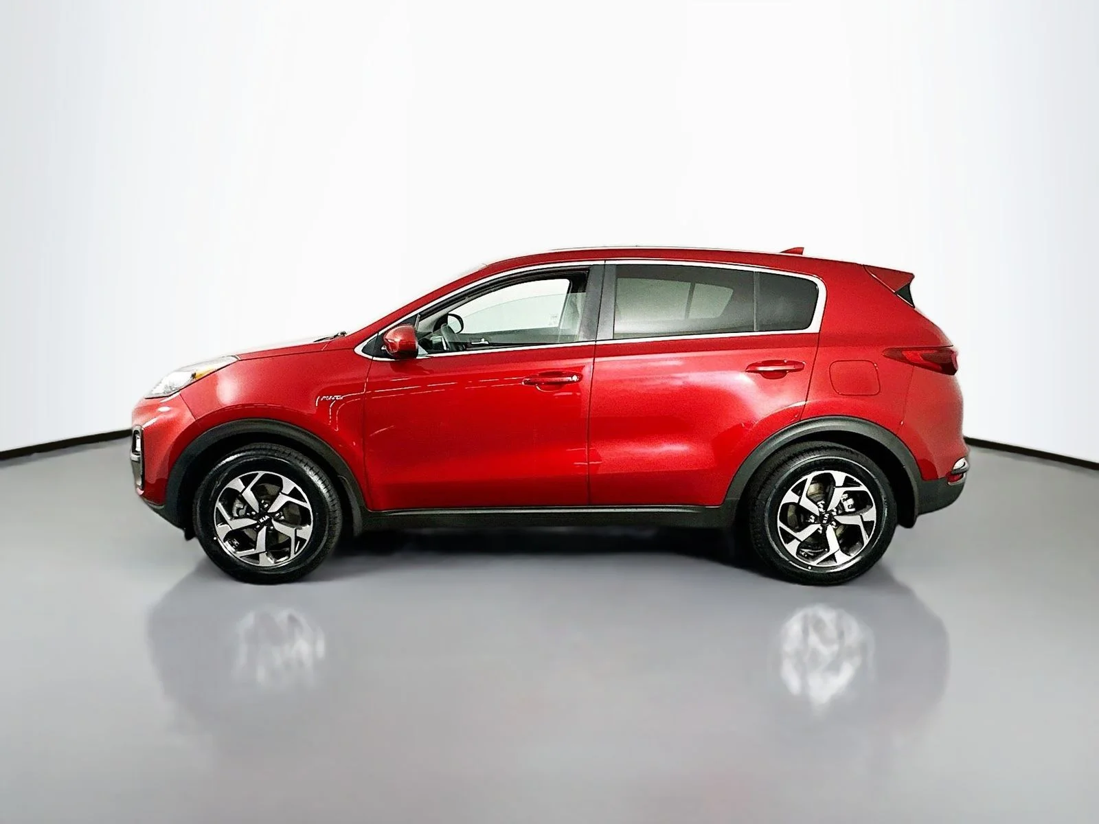 Used 2021 Hyper Red Kia LX image 5