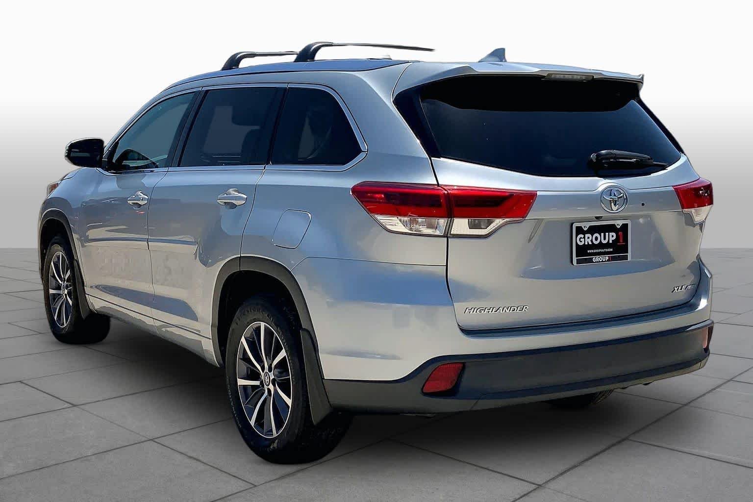 Used 2018 Celestial Silver Metallic Toyota XLE image 12