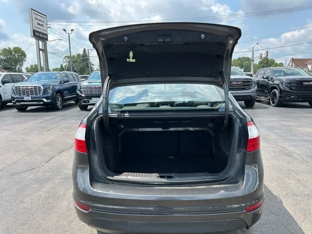Used 2018 Gray Ford SE image 9