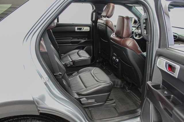 Used 2020 Silver Metallic Ford Platinum image 21