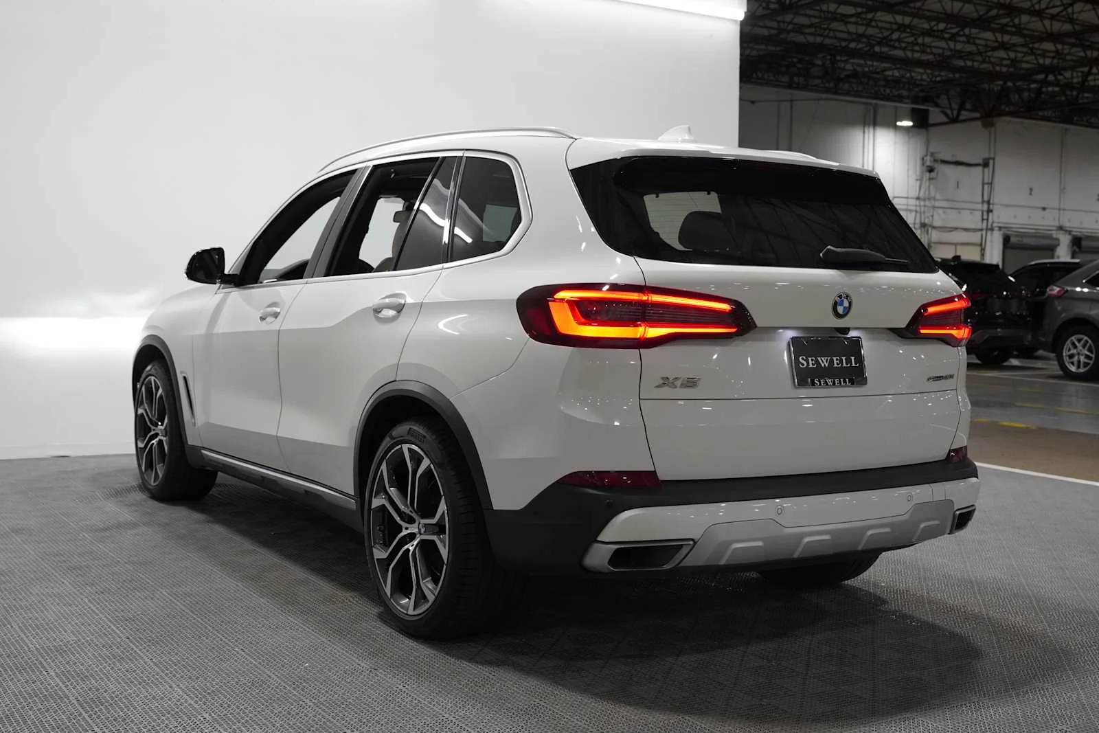 Used 2021 Alpine White BMW sDrive40i image 6