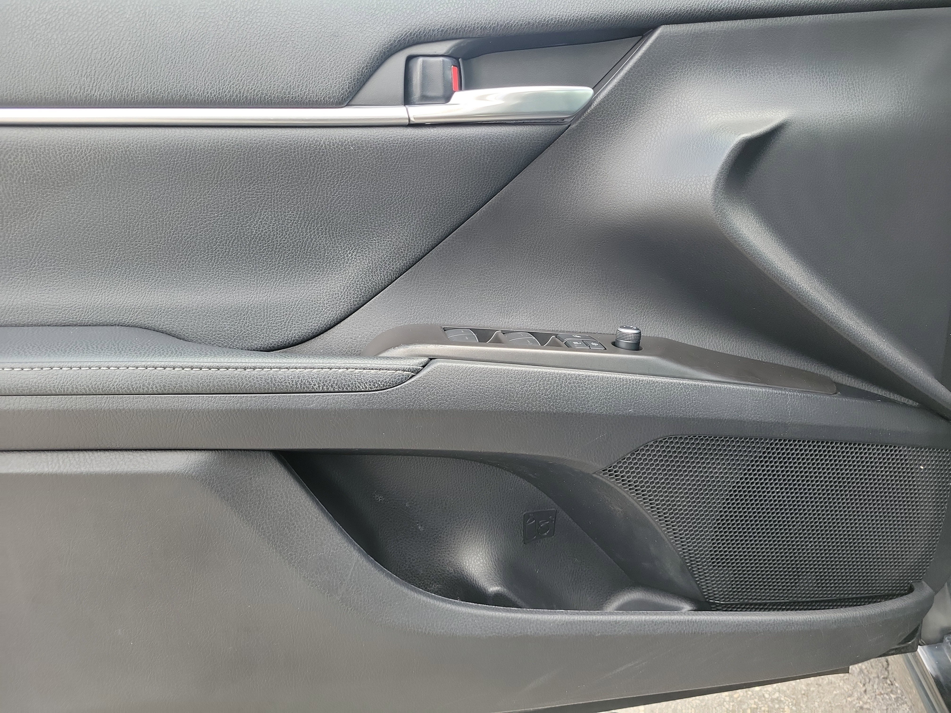 Used 2021 Midnight Black Metallic Toyota XSE image 11
