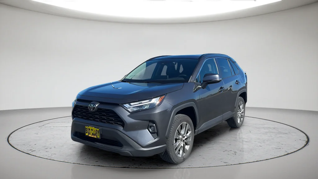 Used 2023  Toyota XLE Premium image 1