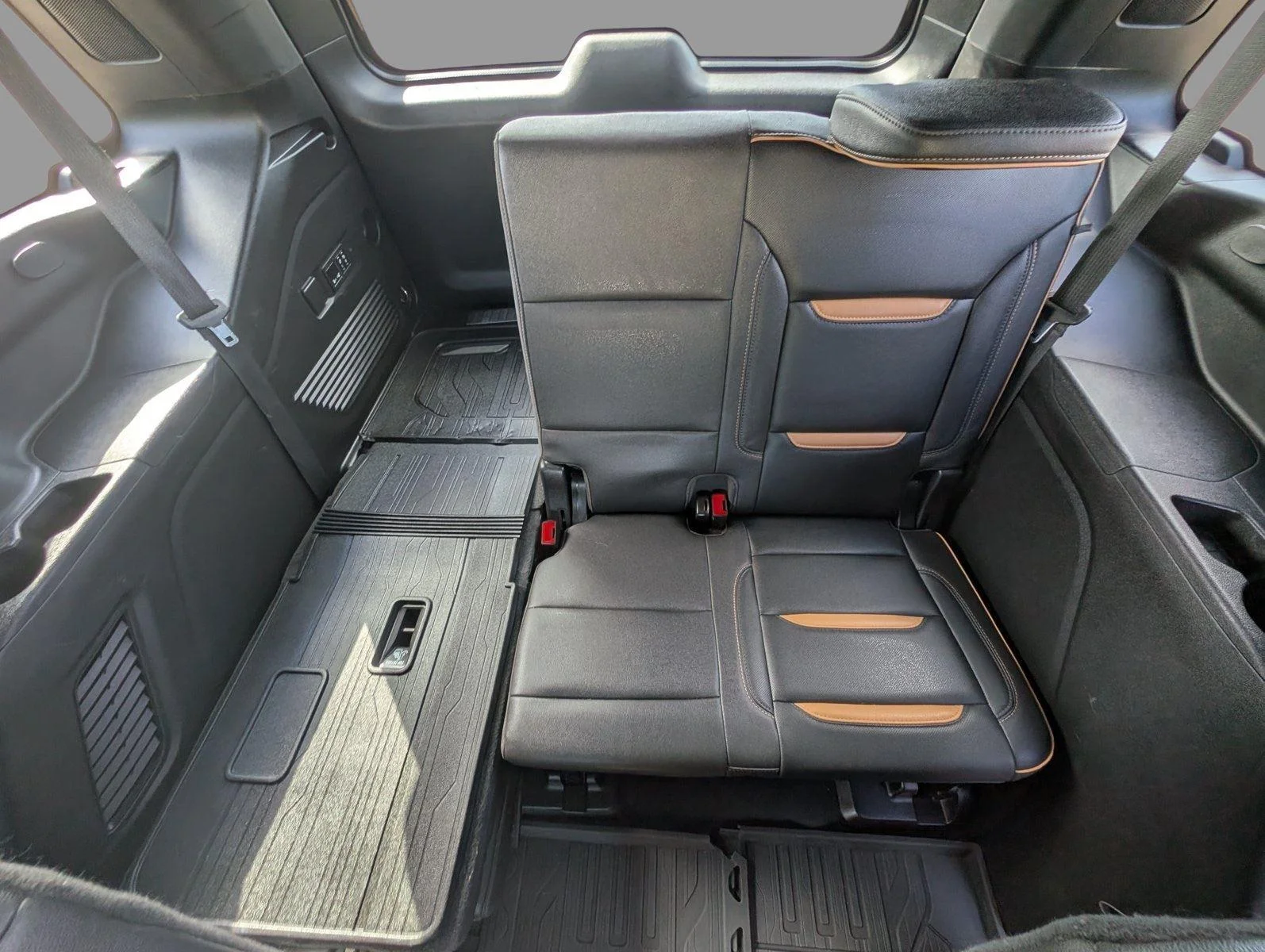 Used 2023 Sterling Metallic GMC AT4 image 37