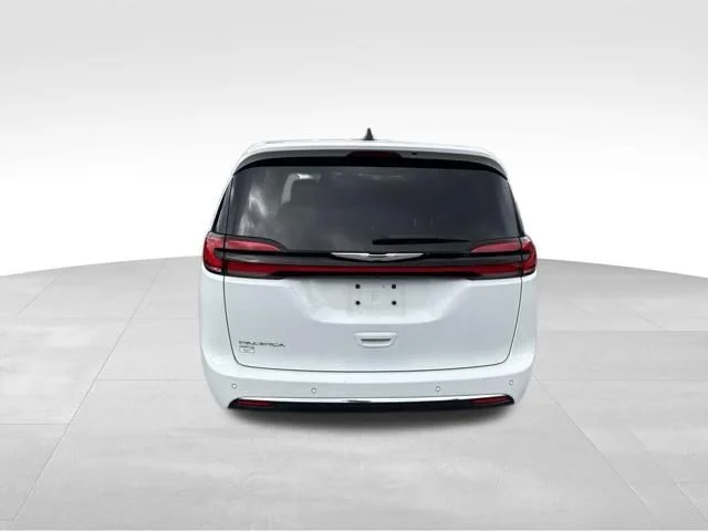 Used 2024 White Chrysler Touring L image 7