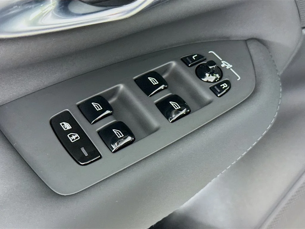 2026 Volvo XC90 Plus - Photo 17