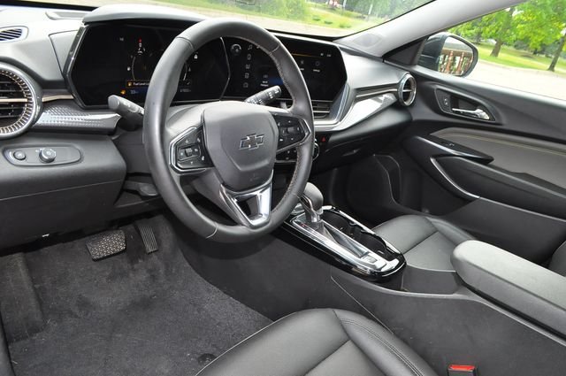 Used 2024 Gray Chevrolet ACTIV image 9