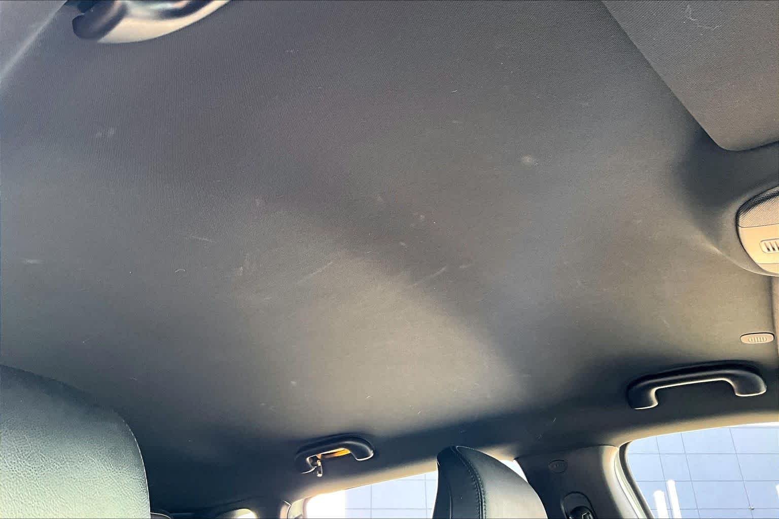Used 2024 Bright White Clearcoat Jeep Latitude image 14