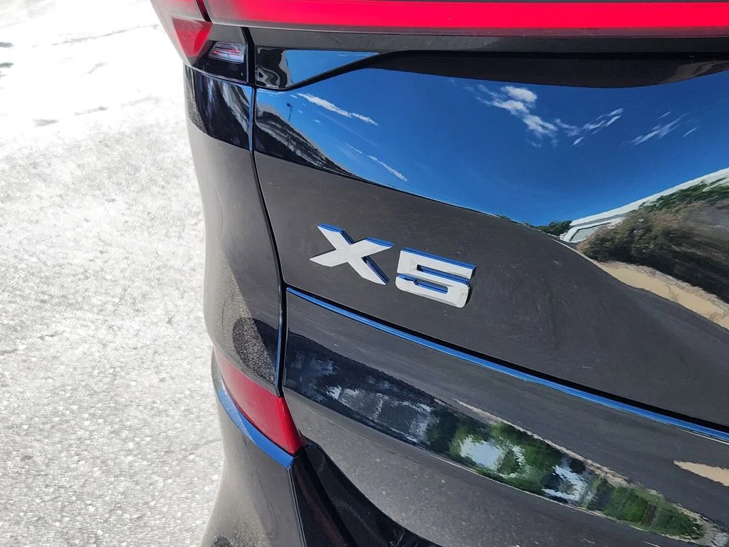 New 2026 Black Sapphire Metallic BMW xDrive40i image 20