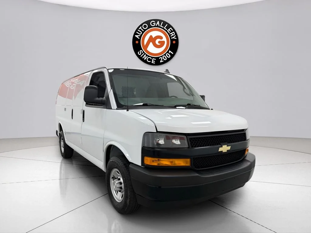 2023 Chevrolet Express 3500 Work Van HD's photo