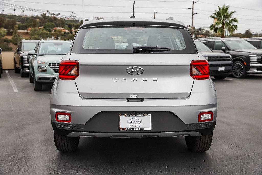 New 2026 Shimmering Silver Hyundai SEL image 5