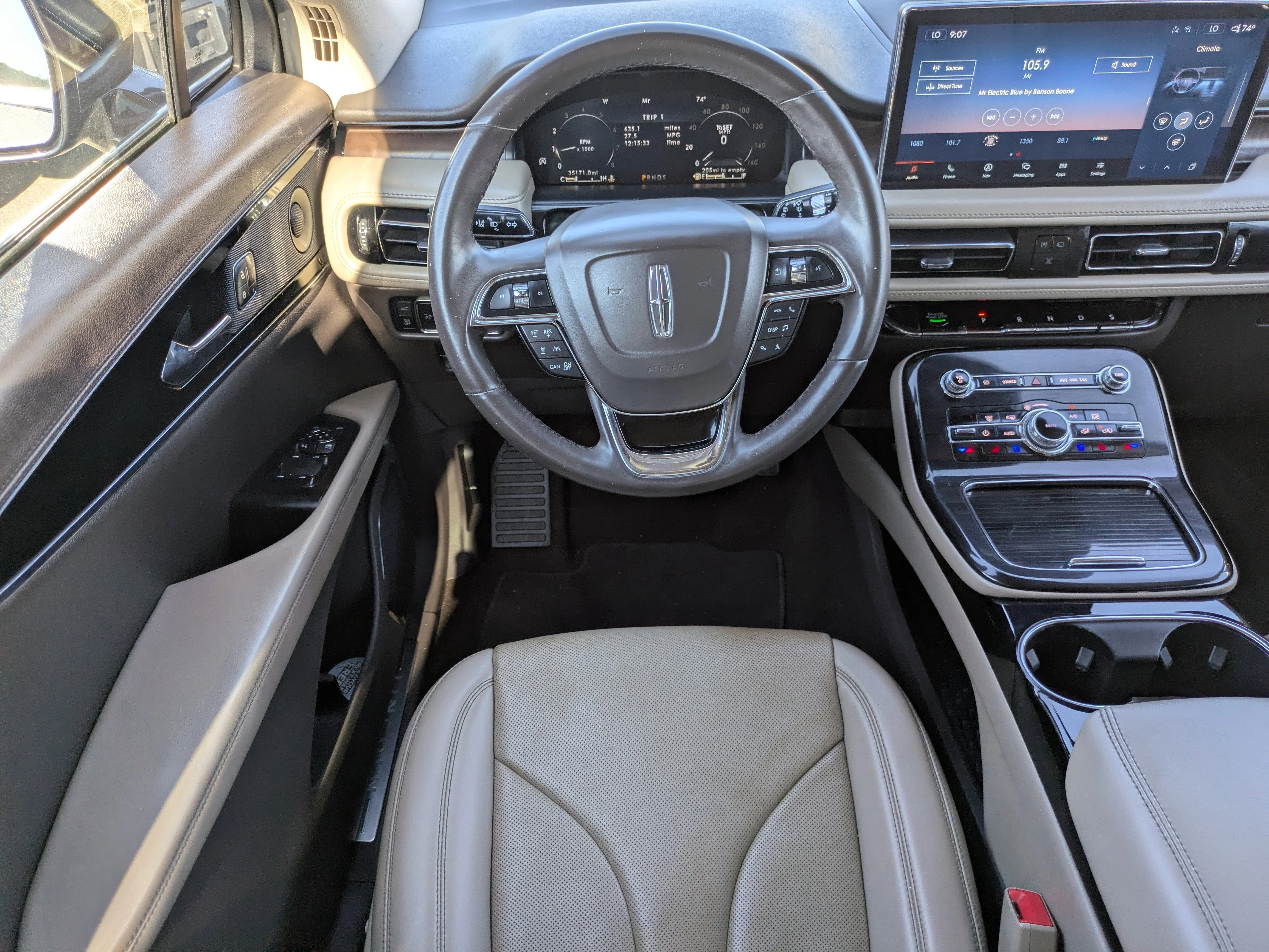 Used 2023 Infinite Black Clearcoat Metallic Lincoln Reserve w/Panoramic Moonroof, Htd & Cld Premium Leather, 13.5 Screen, & 360 Camera image 19